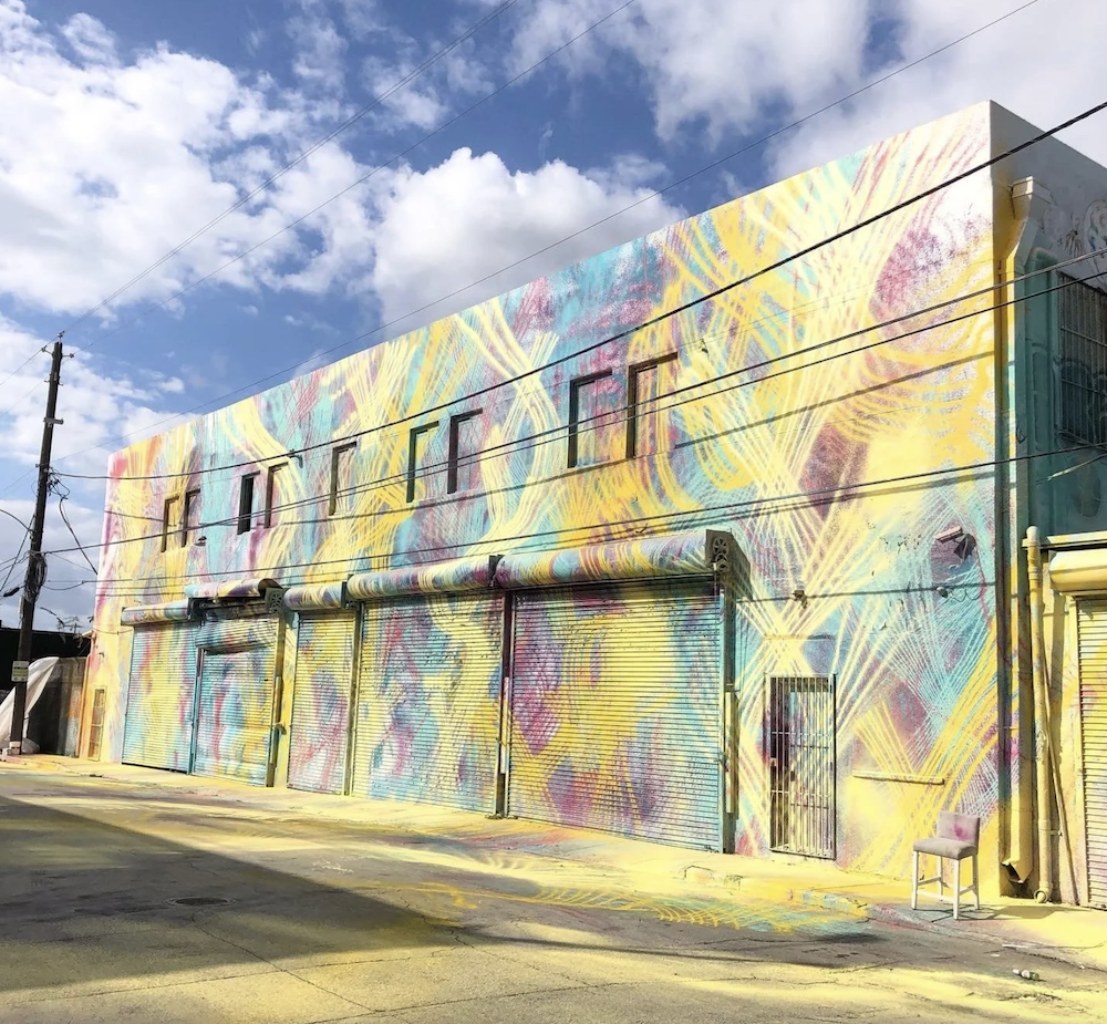 HOXXOH Rainbird mural technique using pressurized spray system