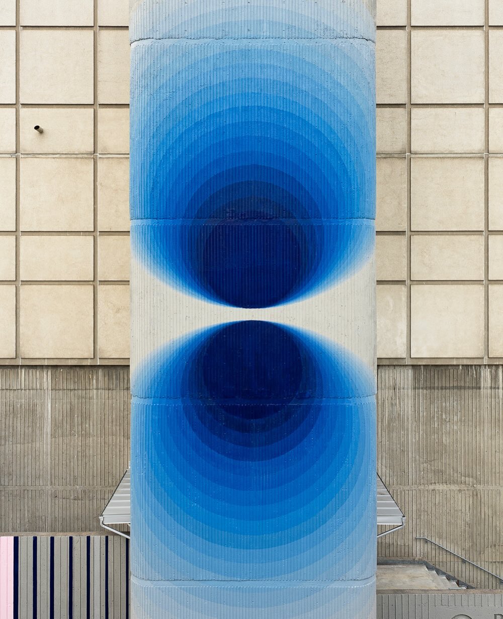 Blue gradient public mural Écho by Cyndie Belhumeur